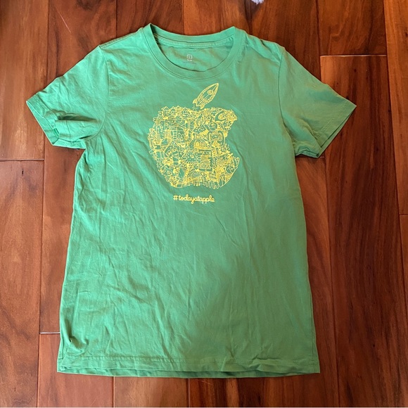 Apple Store tee, NWOT, Youth size Large - Picture 2 of 6